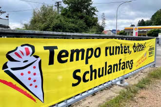 Ortspolizeibeh&ouml;rde kontrolliert Schulwege als Schwerpunkt zum Schulbeginn