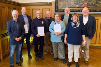 Oberbürgermeister zeichnet langj&auml;hrige Mitglieder der V&ouml;lklinger Stadtverwaltung aus
